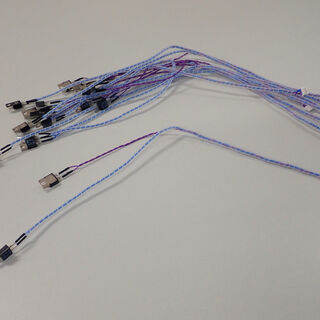 Kabelkonfektion mit PTFE-Litzen, Bimetall-Temperaturschalter und Würth Gehäusen/ Kontakten, verdrillt und mit Kunststoffwendel KW2 fixiert.